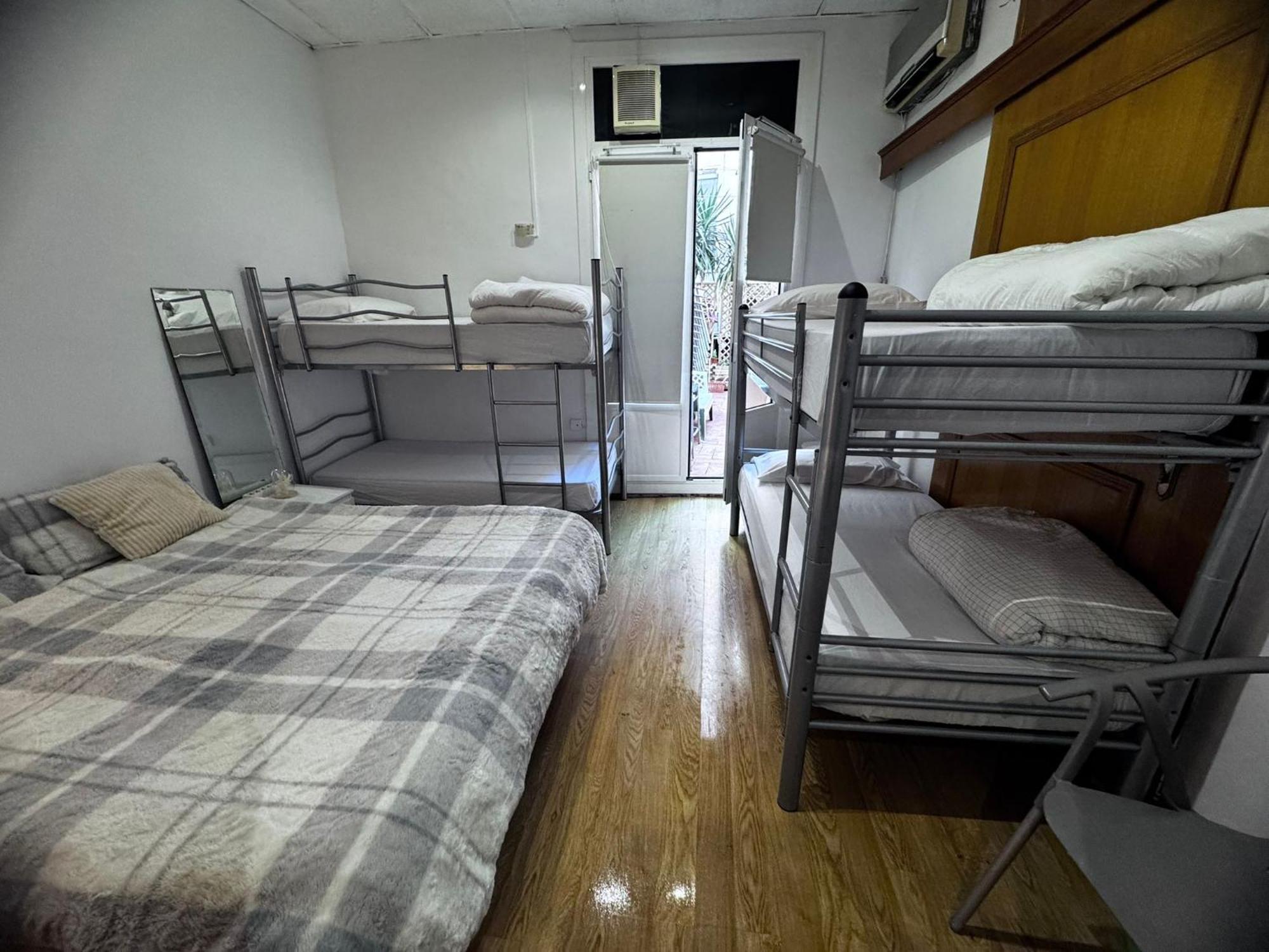 ברצלונה Habitacion Para Grupos Y Familias Hasta 8 מראה חיצוני תמונה